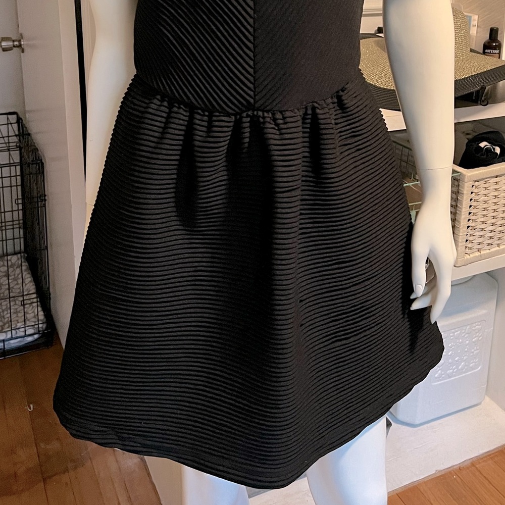 CANDIE’S Textured Pleated Sleeveless Back Bow LBD—SZ. Medium - Picture 5 of 7